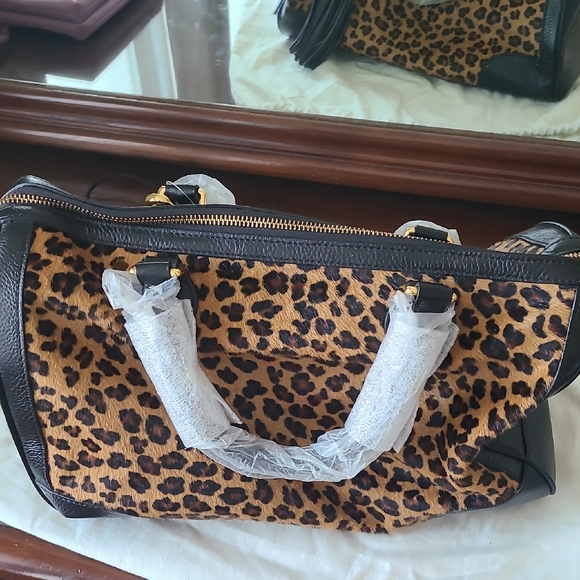 Banana Republic Leopard Print Satchel with Black Details - Picture 5 of 6